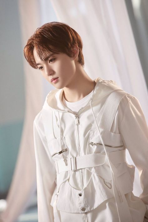 #Doyoung #treasure Doyoung Treasure, Treasure Planet, Boy Photography Poses, Beautiful Landscape Wallpaper, Best Cosplay, White Aesthetic, Yg Entertainment, Mbti, Boy Bands