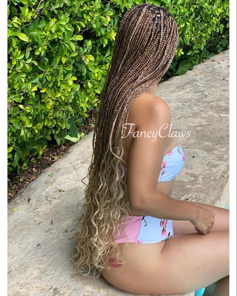 27 And 613 Knotless Braids With Curls, Black To Blonde Braids Ombre, Brown To Blonde Braids, Blonde Goodness Braids, Brown And Blonde Braids With Curls, Blonde Knotless Braids With Curly Ends, Blonde Box Braids With Curly Ends, French Curls Braids Blonde, Blonde Ombre Braids