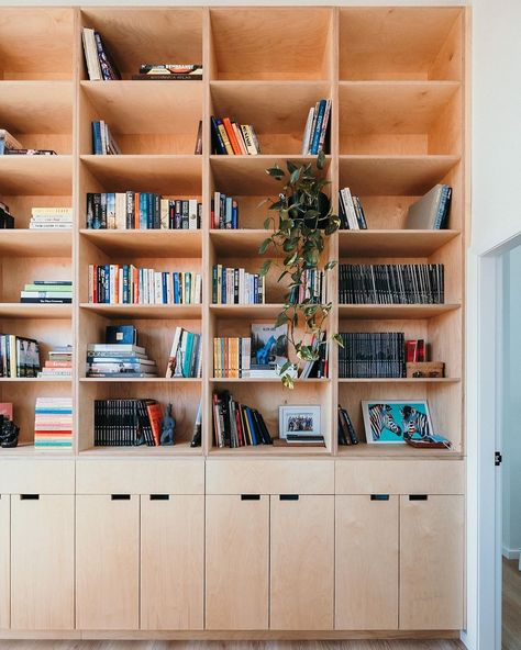 Plywood Office Design, Plywood Bookshelf Wall, Plywood Built In, Plywood Library, Plywood Bookshelves, Plywood Shelving, Plywood Bookcase, Retro Garage, Floor To Ceiling Bookshelves