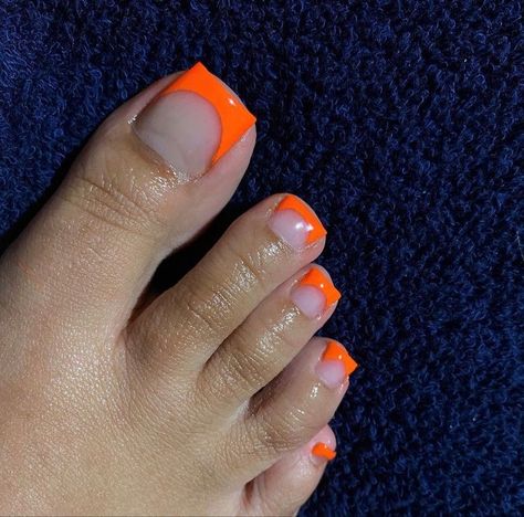 Orange French Tip Pedicure, Orange French Tip Toes, Orange Toe Nail Designs, Orange Toe Nails, Emoji Nails, Red Toenails, Toes Nails, Pedicure Ideas, Small Nails