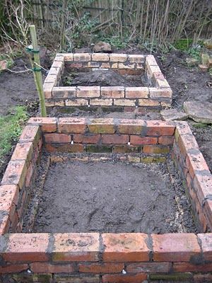 Brick Garden Bed, Brick Raised Garden Beds, Brick Raised Beds, Raised Garden Bed Plans, Recycled Brick, Building A Raised Garden, Brick Garden, Diy Raised Garden, Raised Garden Beds Diy