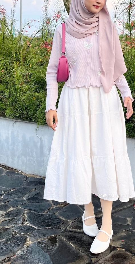 Outfit Skirt Hijab, Hijab Pink Dress, Outfit Pink Hijab Casual, Dress Pink Hijab, Outfit Cardigan Hijab, Hijab Skirt Outfit, Pink Outfit Hijab, Pink Hijab Outfit, Simple Outfits Hijab