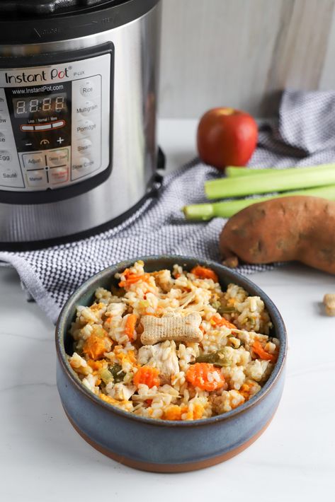 Chicken and Sweet Potato Instant Pot Dog Food - The Produce Moms Sweet Potato Instant Pot, Potato Instant Pot, Sweet Potatoes Chicken, Chicken And Sweet Potatoes, Chicken And Sweet Potato, Potatoes Chicken, Chicken Kale, Carrots And Green Beans, Make Dog Food