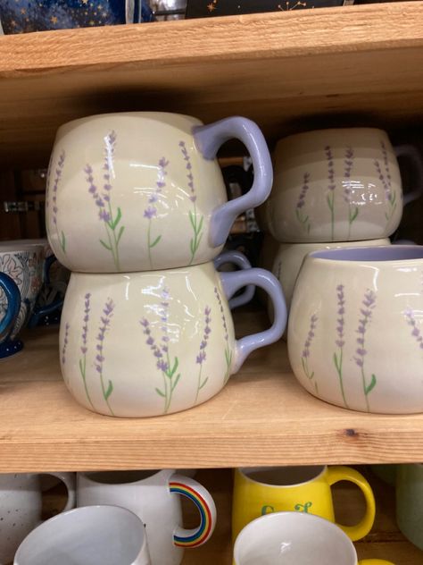 Aesthetic Cup Design, Cute Paint Pottery Ideas, Cute Simple Pottery Designs, Coffee Mug Painting Ideas Ceramics, Ceramic Mug Designs Painted Easy, Tea Cup Pottery Painting Ideas, Crock A Doodle Pottery Ideas Inspiration, Easy Pottery Glaze Ideas, Pottery Flower Painting