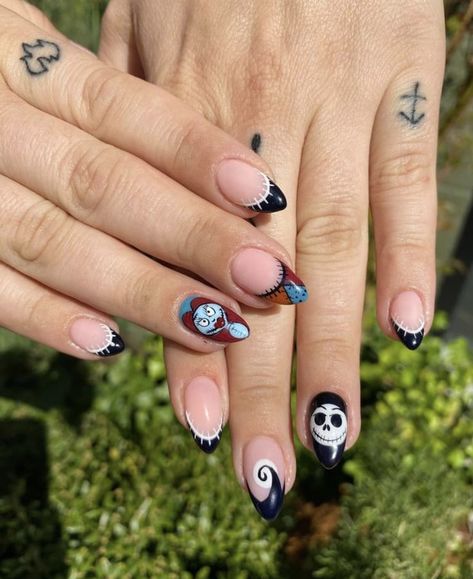 Nailart Halloween, Sally Nails, Disney Halloween Nails, Jack Y Sally, Nightmare Before Christmas Nails, Natural Acrylic Nails, Cute Halloween Nails, Sally Nightmare Before Christmas, Cute Nails For Fall