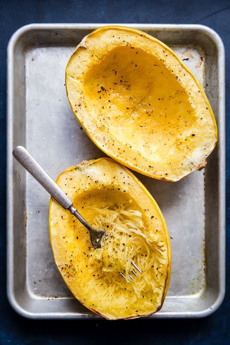 Grill Spaghetti Squash, Grilled Spaghetti Squash, Roasting Spaghetti Squash, Easy Squash Recipes, Squash In Oven, Cook Spaghetti Squash, Roasted Spaghetti Squash, Veggie Side Dish, Spaghetti Squash Recipe