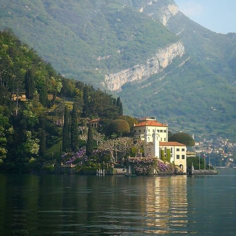 Italy Houses, Mediterranean City, European Summer Aesthetic, Visual Gallery, Italy Summer, Italy Aesthetic, Italian Summer, Northern Italy, Future Travel