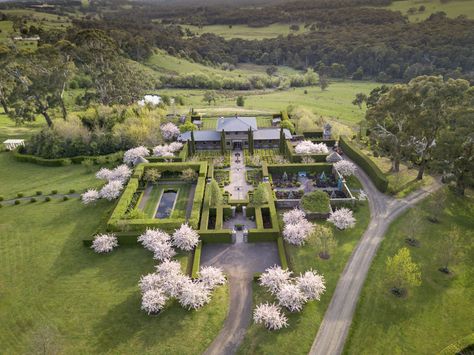 Paul Bangay on the joy of a blossoming spring garden Paul Bangay Gardens Country, Paul Bangay Gardens, Estate Landscaping, Garden Hedges, Farmhouse Landscaping, Grasses Landscaping, Formal Garden, Classic Garden, Formal Gardens