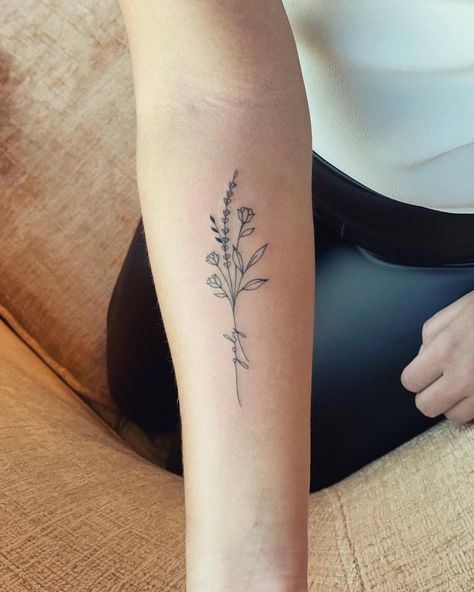 🌱 Delicate Plants for Beautiful Families — nothingwild Tato Panda, Dainty Flower Tattoos, Name Flower Tattoo, Flower Tattoo On Ribs, Delicate Flower Tattoo, Butterfly With Flowers Tattoo, Side Wrist Tattoos, Flower Bouquet Tattoo, Forearm Flower Tattoo