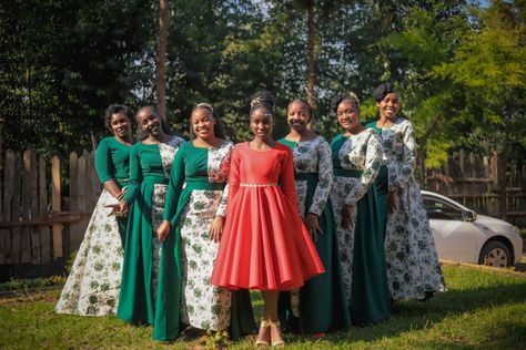 Bride's maids in jungle green Sweetheart Bridesmaids Dresses, Jungle Green, Maid Dress, Bridesmaids Dresses, African Attire, Choir, Bridesmaid Dresses, Wedding Dresses, Wedding Dress