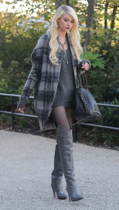 Taylor Momsen Aesthetic, Jenny Humphrey Outfits, Taylor Momsen Outfits, Taylor Momsen Style, Music Wallpapers, Jenny Humphrey, Pretty Reckless, Gossip Girl Outfits, Gossip Girl Fashion