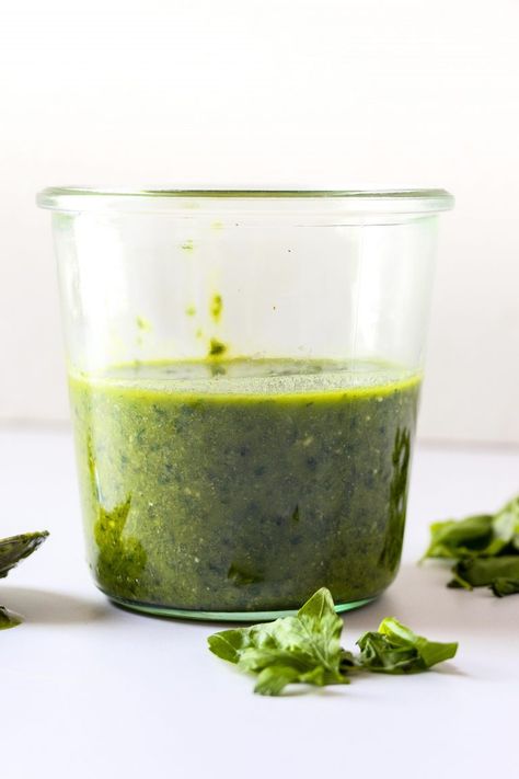 Pesto Vinaigrette, Pesto Salad, Pesto Dressing, Simple Vinaigrette, Green Pesto, Vinaigrette Recipe, Vinaigrette Recipes, Homemade Pesto, Peach Recipe