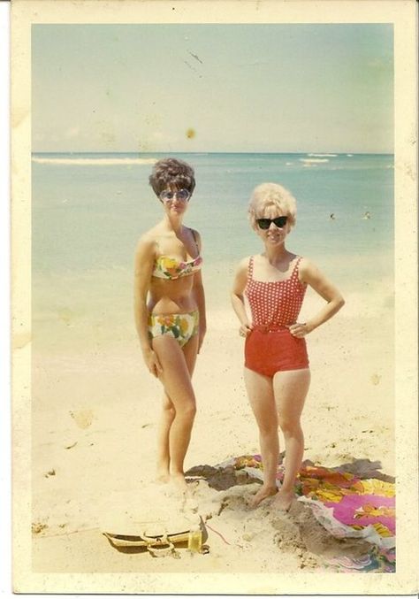 Oh yes 60s Beach, Spring Swimwear, Urban People, American Primitive, Vintage Bathing Suits, Vintage Swim, Welcome Summer, Vintage Polaroid, Mary Ann