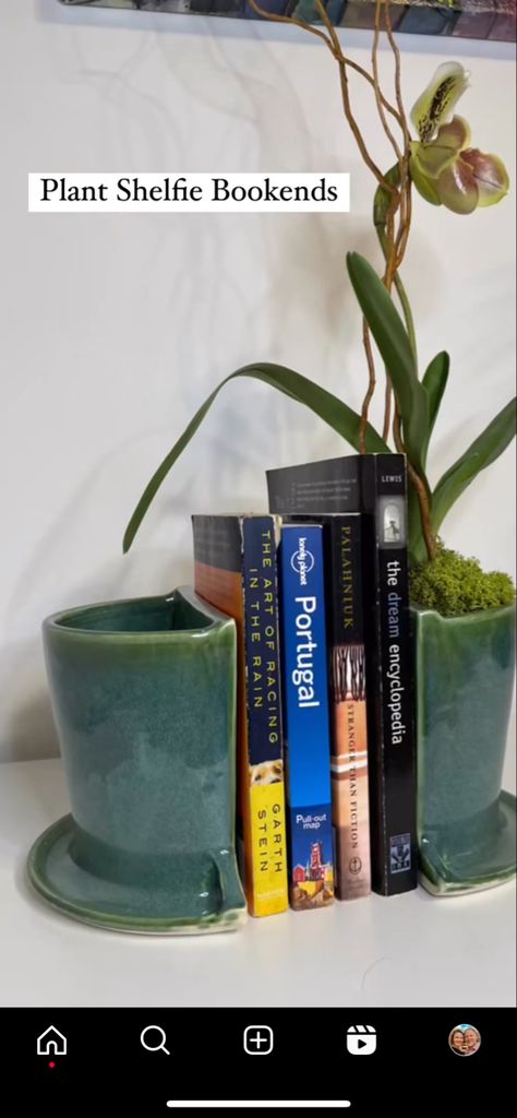 Diy Bookends, Plant Shelf, Pottery Crafts, Pottery Classes, Ceramics Projects, February 19, Ceramics Ideas Pottery, Plant Mom, Dream House Decor