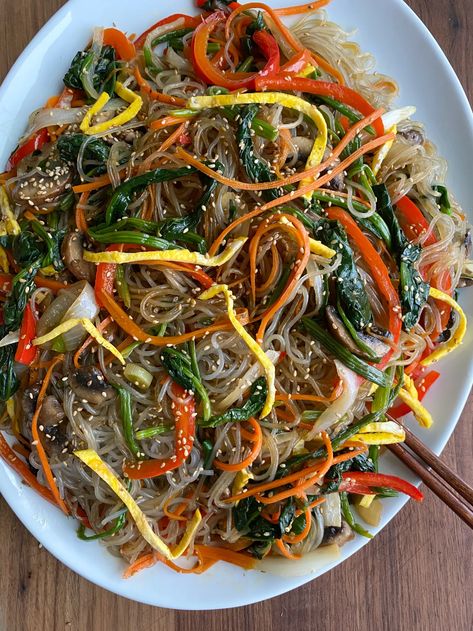 Japchae: Korean Stir Fried Noodles! Here is a faster spin on one of my favorite Korean dishes. My method is a little different but you still end up with some delicious Japchae! I hope you give this recipe a try! Korean Japchae, Japchae Recipe, Stir Fry Noodles Recipe, Stir Fried Noodles, Korean Stir Fry, Fried Noodles Recipe, Best Korean Food, Recipe Korean, Stir Fry Noodles