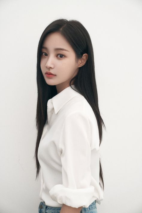 Yeonwoo Wallpaper, Momoland Yeonwoo, Yeon Woo, Female Idols, Korean Actresses, New Photos, Korean Actress, True Beauty, Kpop Girls