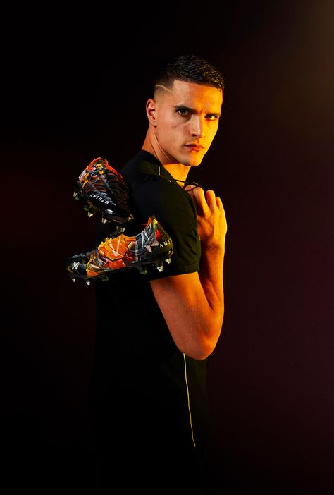 Athlete Photoshoot, Soccer Photography Poses, Adidas Campaign, Soccer Team Photos, Football Photoshoot, Sports Team Photography, Soccer Shoot, Erik Lamela, Soccer Poses