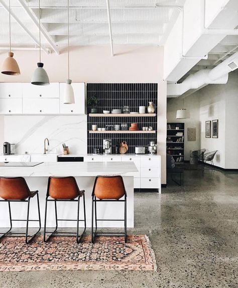 Concrete Kitchen Floor, Polished Concrete Kitchen, Herringbone Backsplash, Casa Vintage, Concrete Kitchen, Concrete Floor, Boho Kitchen, A Rug, Kitchen Trends