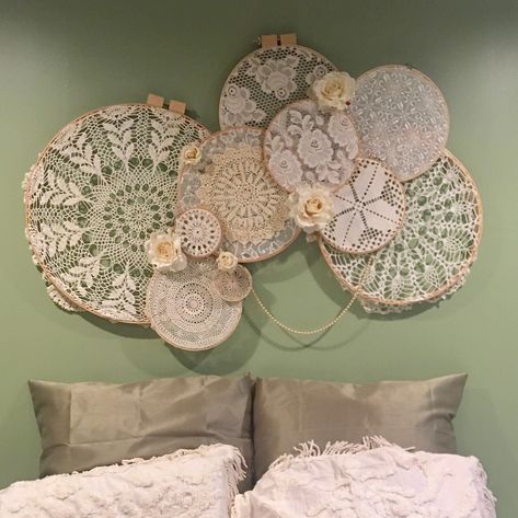 Shabby Chic Embroidery, Large Embroidery Hoop, Doily Art, Crochet Wall Art, Shabby Chic Art, Doilies Crafts, Embroidery Hoop Crafts, Embroidery Hoop Wall, Shabby Chic Easter