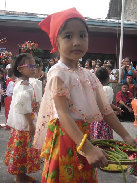 Filipino national costume Filipino National Costume, Filipino Traditional Clothing, Philippines Outfit, Filipino Clothing, Filipino Fashion, Kids Wear Girls, Below The Knee Dresses, Culture Clothing, National Costume