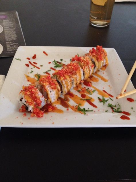 [Homemade] Shaggy Dog Maki Roll #TTDD#TheThingsDadsDo Roll Food, Marble Backdrop, Maki Roll, Wooden Backdrop, Shaggy Dog, Handmade Food, Food Photography Props, Roll Recipes, Photography Backgrounds