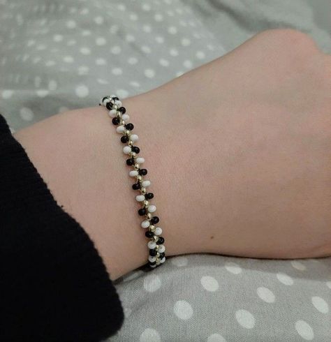 Beaded Braclets, Diy Beaded Rings, Bracelet Craft Diy, Beaded Necklace Diy, Black Beaded Jewelry, Diy Bracelet Designs, Diy Bracelets Patterns, Handmade Jewelry Tutorials, Bead Work Jewelry