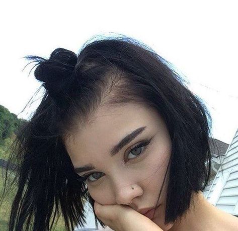 Black Hair And Blue Eyes, Short Eyebrows, Straight Eyebrows, Straight Brows, Fall Hair Trends, Alternative Makeup, Scene Hair, Eyebrow Shaping, Grunge Hair