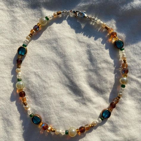 Bead Necklace Inspo Aesthetic, Sparkly Bead Jewelry, Choker Ideas Diy, Amber Necklace Aesthetic, 70s Beaded Necklace, Beaded Chocker Neckless, Beading Ideas Jewelry Handmade, Brown Bead Necklace, Vintage Bead Necklace