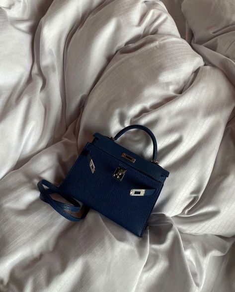 Hermes Bags Blue, Navy Blue Birkin, Small Birkin Bag, Navy Birkin, Blue Bag Outfit Ideas, Blue Hermes Bag, Blue Bag Aesthetic, Blue Kelly Bag, Hermes Bag Aesthetic