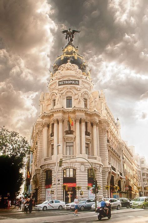 Architecture Classic, Spain Aesthetic, Neoclassical Architecture, Flatiron Building, Classic Architecture, Facade Design, City Aesthetic, Madrid Spain, Disneyland Paris