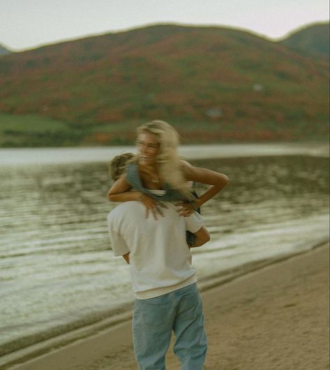 Farm Couple Aesthetic, Couples Photoshoot Farm, Ranch Couple Photoshoot, Country Couple Pictures Summer, Summer Western Couple Photoshoot, Granola Couple Photoshoot, Western Couple, Couples Vibe, Couple Picture Poses