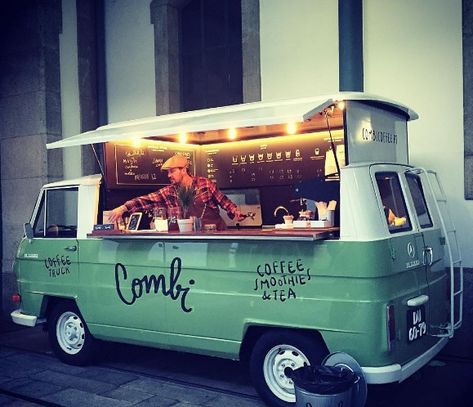 Wedding Catering Trend: Fantastic Food Trucks - I DO Y'ALL Kombi Food Truck, Kombi Trailer, Foodtrucks Ideas, Coffee Food Truck, Mobile Cafe, Food Vans, Mobile Coffee Shop, Coffee Trailer, Coffee Van