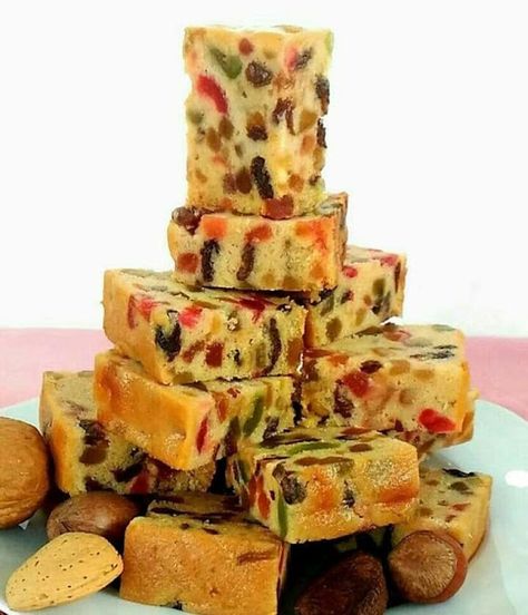 Light Fruit Cake Recipe, Fruit Cake Recipe Easy, Light Fruit Cake, Fruit Cake Recipe Christmas, Dried Fruit Mix, Fruit Cake Christmas, Fruitcake Recipes, Christmas Cake Recipes, Xmas Cake