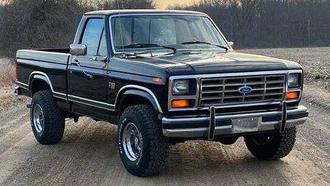 Ford Old Trucks, Modified Pickup Trucks, 80s Ford Trucks, Cute Trucks, 93 Ford F150 Pickup Trucks, 1980s Ford F150, 1990 Ford F150, 1990s Ford Trucks, 1989 Ford F150