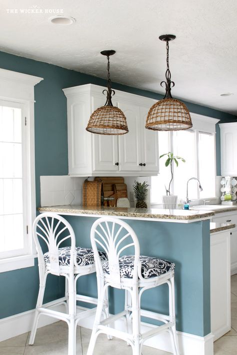 Popular Kitchen Paint Colors, Calming Paint Colors, Farmhouse Kitchen Colors, Blue Kitchen Designs, Wicker House, Light Blue Kitchens, Model Dapur, Paint For Kitchen Walls, Kitchen Wall Colors