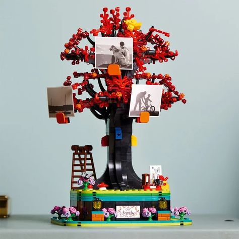 Lego's New 2024 Family Tree Set Has One Feature That Makes It Extra Personal, and You're Going to Love It Family Tree Gift, Shop Lego, Lego News, Tree Home, Lego Pieces, Bird Boxes, Kids Toy Gifts, Ideas Family, Lego Ideas