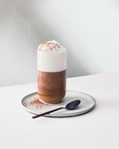 Vanilla Iced Coffee Recipe, Food Photography Dessert, Vanilla Iced Coffee, Coffee Shop Photography, Coffee Shot, Food Photoshoot, Dessert Photography, Drink Photo, Food Photography Inspiration