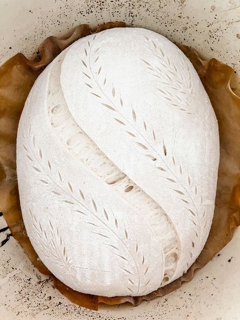 Bread Score Patterns, Soughdough Bread Designs, Sourdough Bread Pretty, Leaf Sourdough Scoring, Fancy Sourdough Scoring, Bread Carving Designs, Bread Loaves Aesthetic, Bread Loaf Design, Oval Loaf Scoring