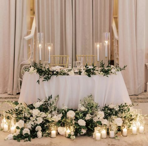 Wedding Headtable Flowers, Sweetheart Table Ideas Romantic, Sweetheart Table Arrangement Wedding, Wedding Couple Table Flowers, Rectangular Sweetheart Table Wedding, Wedding Flower Sweetheart Table, Bridal Party Table Flowers, Classic Sweetheart Table, Sweetheart Table Ideas Elegant