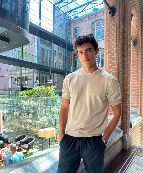 Xavier Serrano, Boyfriend Outfit, Guy Fits, Mens Hairstyles Thick Hair, Mens Trendy Outfits, Aesthetic Guys, Poses For Men, Cute Celebrities, Mens Clothing Styles