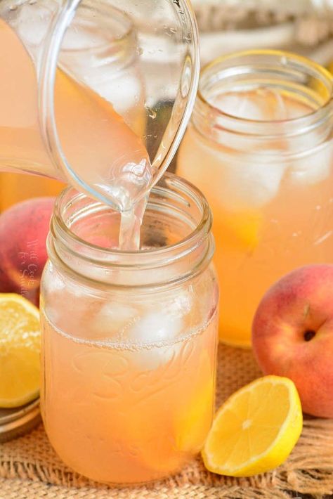 Peach Lemonade. This simple homemade peach lemonade is made with only 4 ingredients and no artificial flavors. It is sweet, tart, and full of aromatic peach flavor. #drink #summerdrink #iced #peach #lemonade Peach Lemonade Cocktail, Strawberry Basil Lemonade, Healthy Drinks For Kids, Will Cook For Smiles, Flavored Lemonade, Lemonade Bar, Homemade Lemonade Recipes, Lemonade Cupcakes, Peach Ice Tea