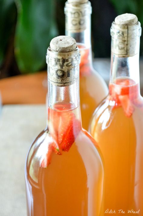 Strawberry Kombucha Recipe, Kombucha Second Ferment Recipes, Detox Tea Cleanse, Second Fermentation Kombucha Flavors, How To Store Strawberries, Health Ade Kombucha, Synergy Kombucha, Homemade Detox, Kombucha Recipe