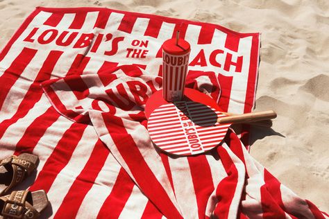 Branded Pool Party, Beach Brand Activation, Red Pool Party, Pool Party Floats, Red Hotel, Fashion Window Display, Brazil Fashion, Paper Bag Design, Vision Board Party