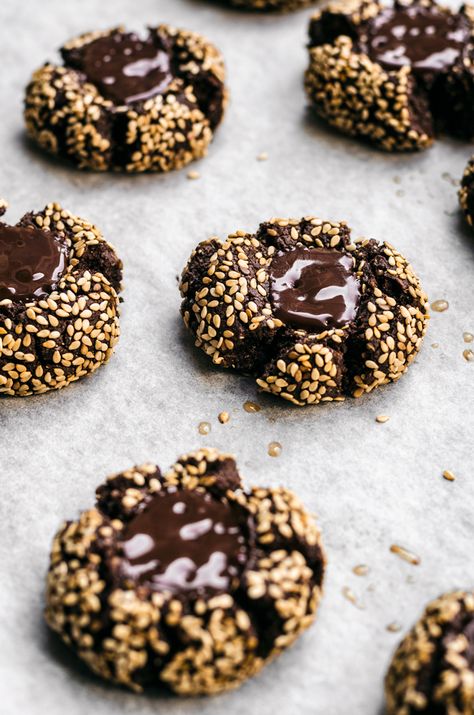 Chocolate Tahini Cookies, Peanut Butter Desserts No Bake, Healthy Peanut Butter Desserts, Easy Peanut Butter Desserts, Peanut Butter Desserts Healthy, Peanut Butter Desserts Easy, Tahini Chocolate, Chocolate Tahini, Butter Desserts