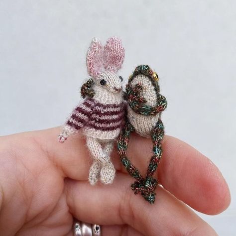 Micro Knitting, Claire Garland, Miniature Knitting, Crocheted Toys, Cute Toys, Yarn Crafts, Craft Fairs, Knitting Projects, Crochet Toys