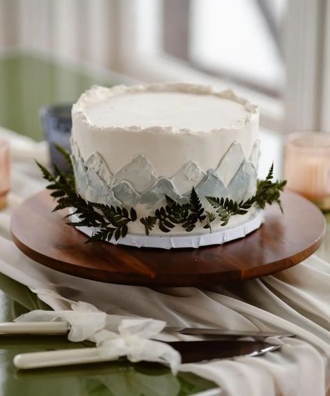 Adventure Wedding Cake, Simple Mountain Wedding Cake, Wedding Cake With Mountains, Small Mountain Wedding Cake, Wedding Cake Designs Winter, Mountain Small Wedding, Mountain Theme Engagement Party, Hiking Wedding Cake, Simple Elopement Cake