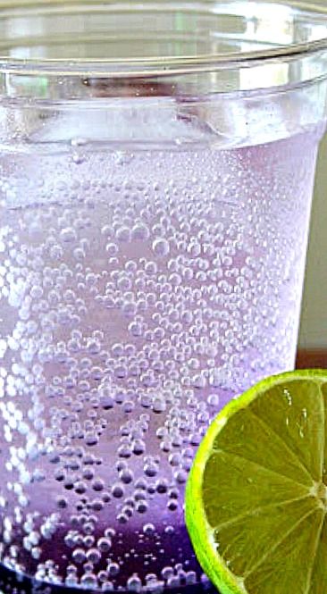 Copycat Arctic Circle Lime Rickey - mostly a  Utah "thing" but it's so good, it should be shared everywhere! ❊ Lime Rickey Recipe, Artic Circle, Boat Drinks, Lime Rickey, Virgin Drinks, Tried And True Recipes, Soda Stream, Boozy Drinks, Party Food And Drinks