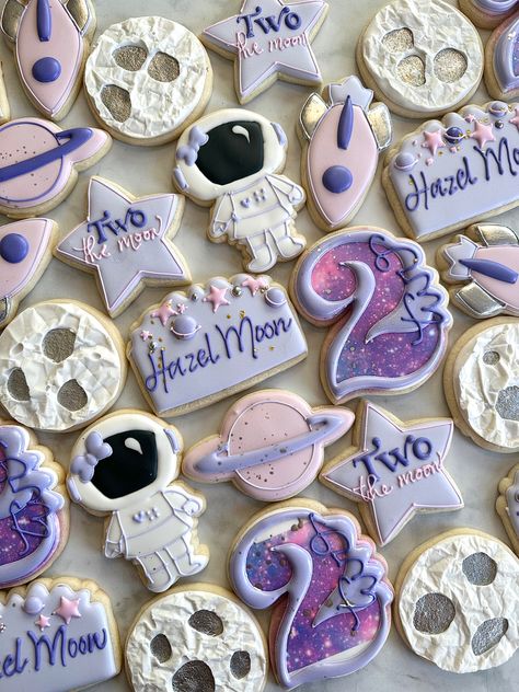 Two The Moon Desserts, Two The Moon Theme, Two The Moon Birthday Cookies, Two The Moon Cookies Decorated, Two The Moon Cake Ideas, Two The Moon Cookies Girl, Two The Moon Birthday Theme, Two The Moon And Back Birthday Party, Love You Two The Moon Party