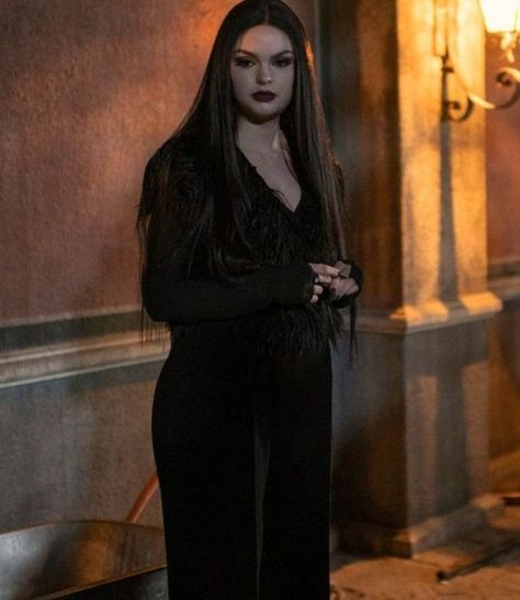 Morticia Frump, Morticia Addams Makeup, Halloween Costumes 2022, Gomez And Morticia, Gomez Addams, Addams Family Wednesday, Lily Maymac, Villain Costumes, Round Of Applause