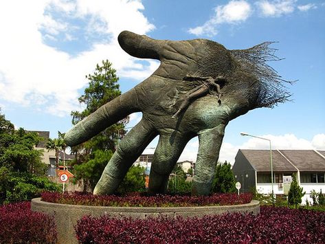 Travelogue of An Armchair Traveller: Giant Hands Around the World - This giant hand is at the NuArt Sculpture Park, Bandung, West Java, Indonesia. The 3 ha park was opened in Year 2000 and primarily exhibits the works of the sculptor Nyoman Nuarta. No details about the hand are available but it sure look very big. Hands Holding Flowers, Asahikawa, Family Park, Hand Sculpture, Google Street View, West Java, Garden Fountain, Unique Buildings, Sculpture Park